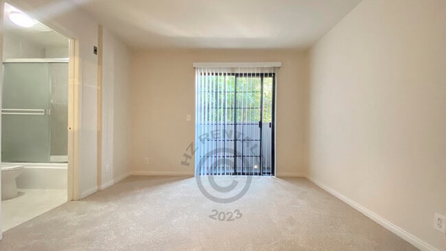 Building Photo - 4651 Cahuenga Blvd