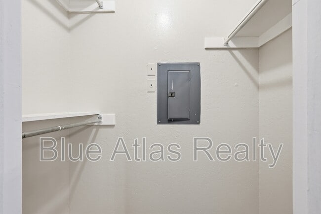 Building Photo - 711 Penn Pl