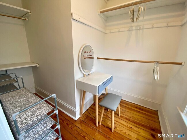 Building Photo - 27 Quintard Ave