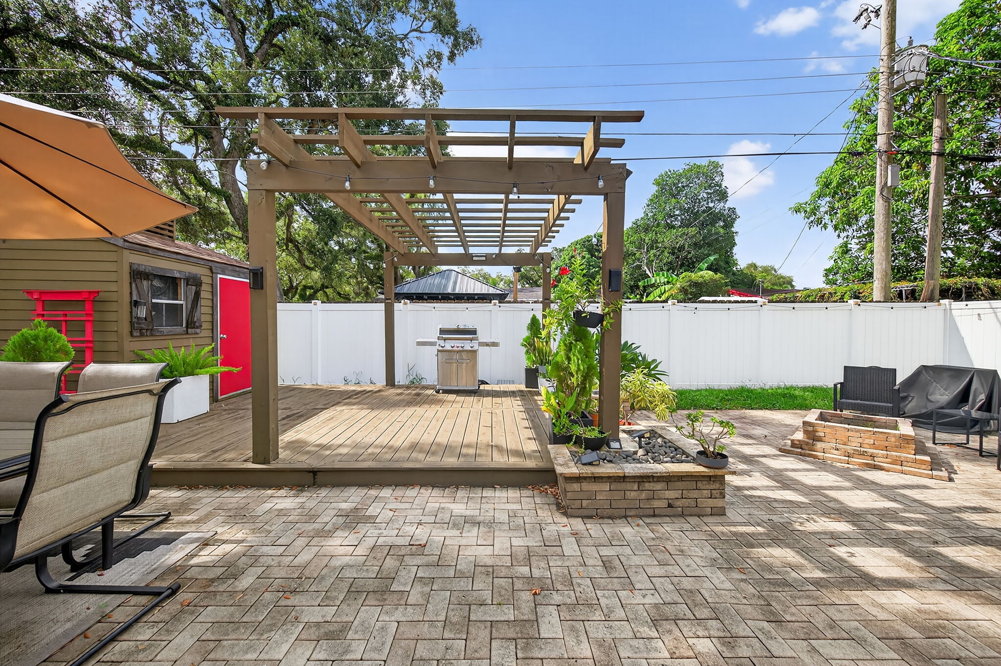 Building Photo - 6640 Douglas St