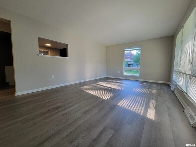 Building Photo - 1111 Summer St