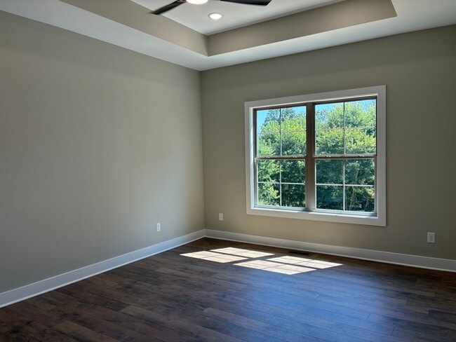 Building Photo - 102 Twin Lakes Dr