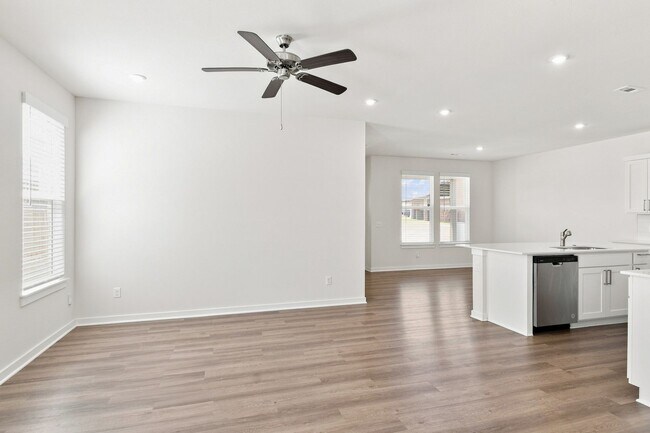Building Photo - 4802 W Planetree St