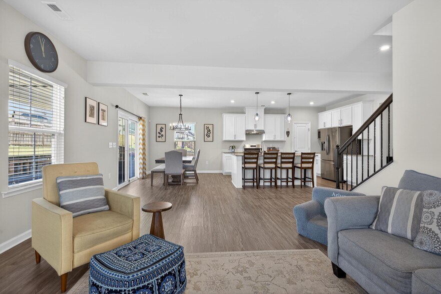 Building Photo - 201 Devon Fields Dr