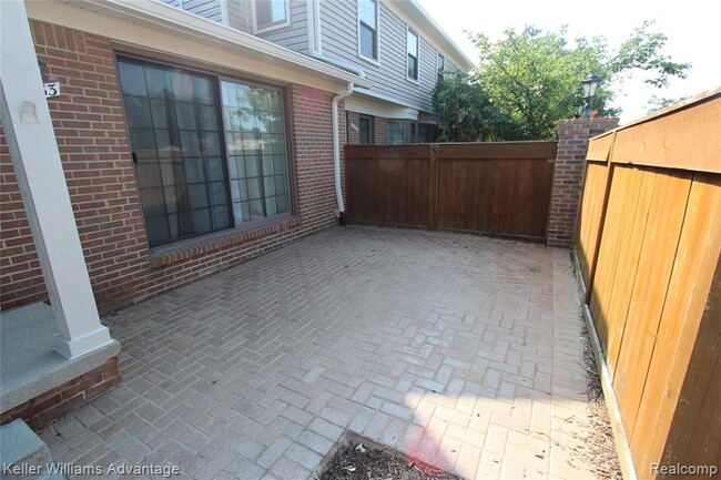 Building Photo - 40053 Crosswinds Rd