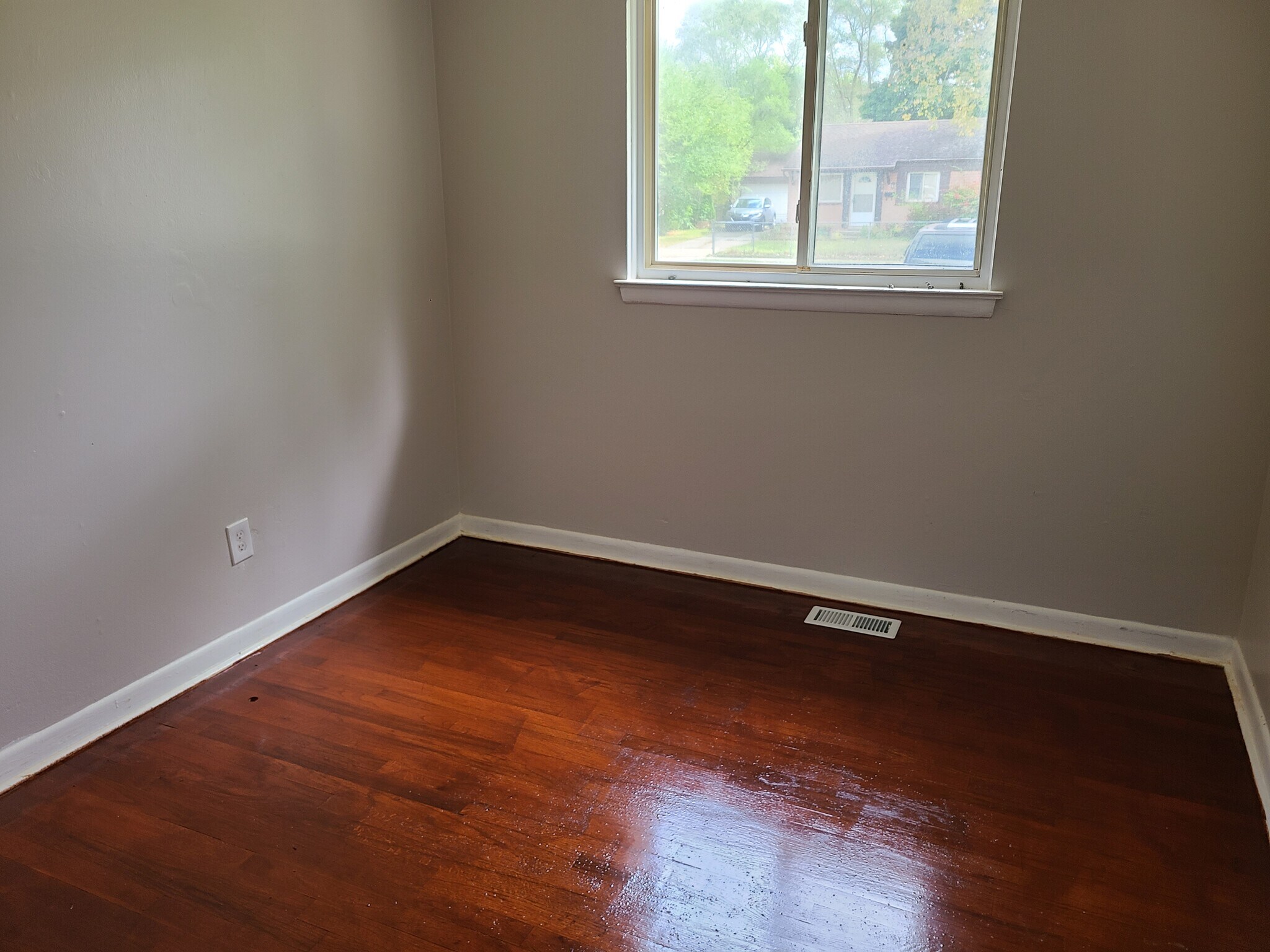 Building Photo - 682 Oswego Ave