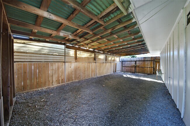 Building Photo - 4402 Fallbrook Dr