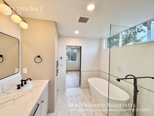 Building Photo - 433 19th Ave E