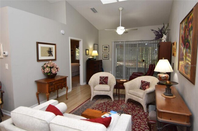 Building Photo - 4941 SW 10th Ln
