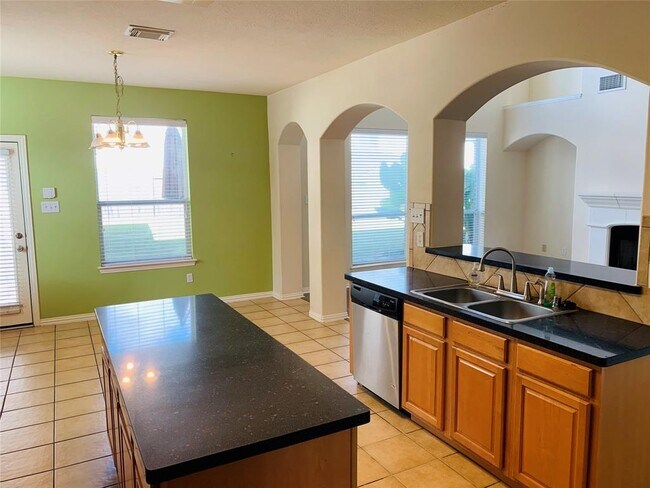Building Photo - 2516 Brittany Lakes Dr
