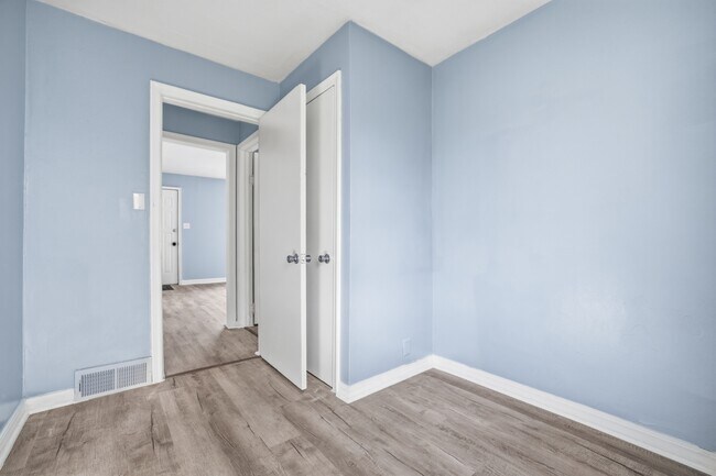 Building Photo - 2719 Dewey St