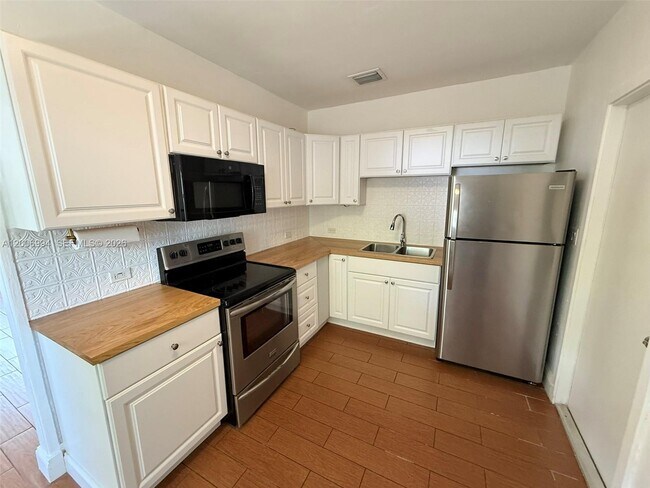 Building Photo - 294 NE 57th St