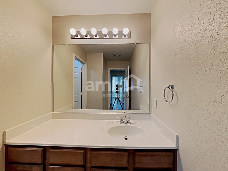 Building Photo - 10615 Bayhill Den