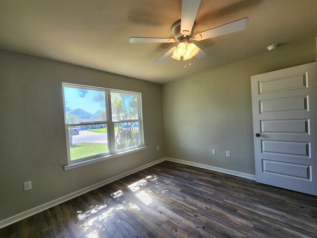 Building Photo - Hidden Lakes 3/2 available in Foley!