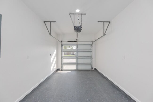Building Photo - FOR LEASE - MODERN COMFORT MEETS PRIME LOC...
