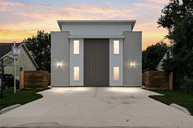 Building Photo - 8205 Parnell St