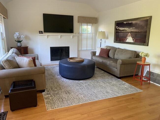 Building Photo - 531 Tamalpais Dr