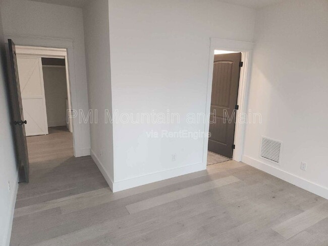 Building Photo - 808 Maybank Dr