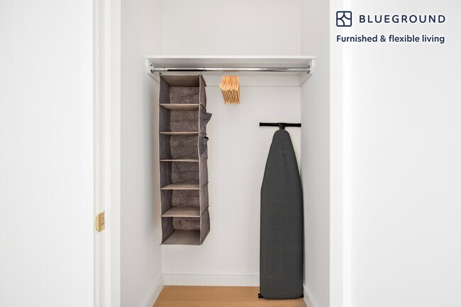 Building Photo - 285 Kingsland Ave