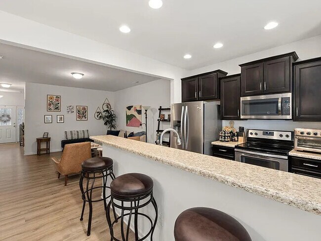 Building Photo - Lease OR Lease to Own
