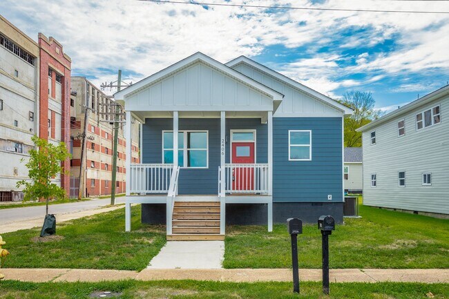 Building Photo - Modern 4 Bedroom Home in Southside