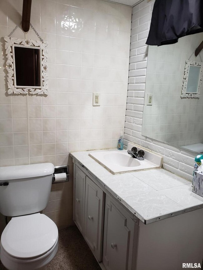 Building Photo - 4811 Candlelight Dr