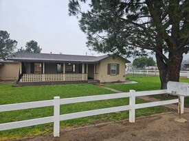 Building Photo - 513 5th St