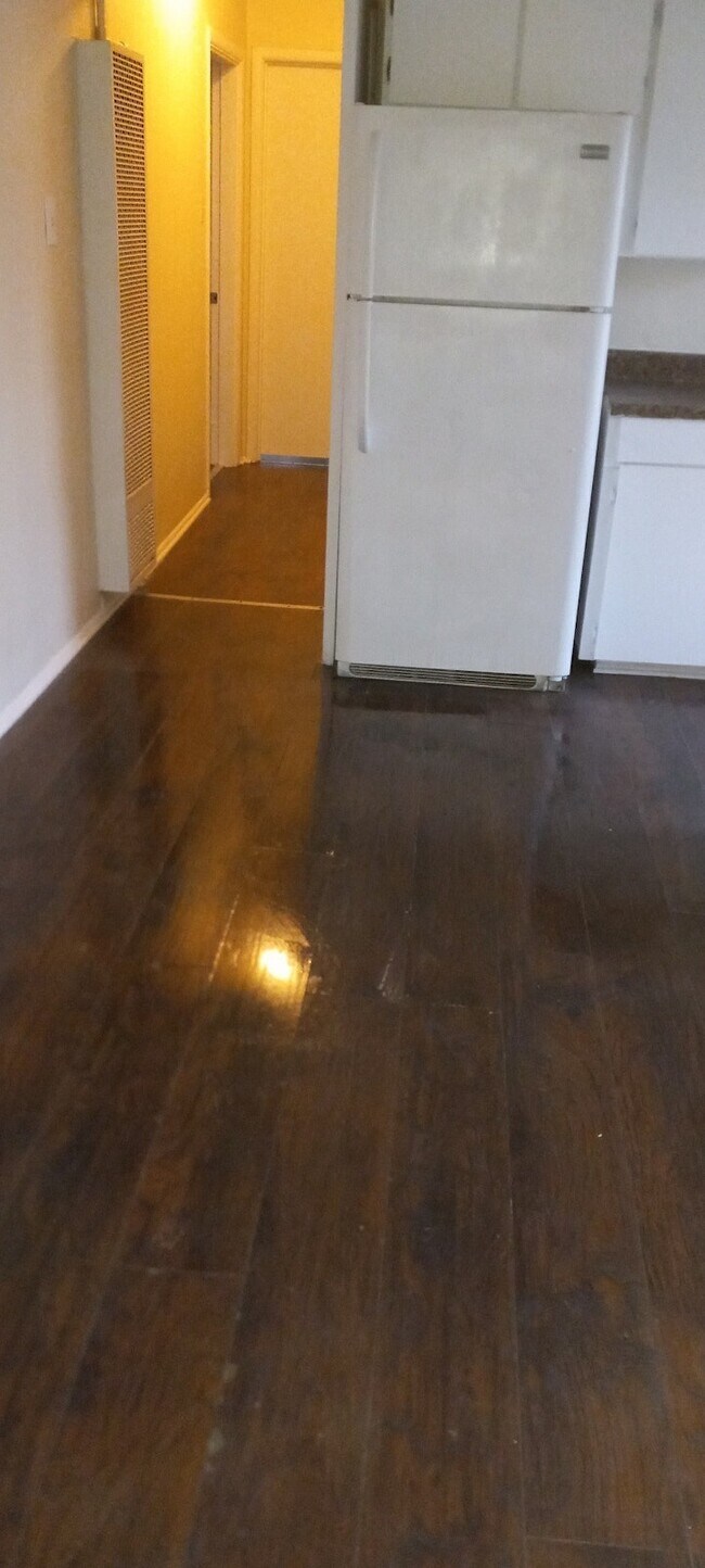 Building Photo - 1701 Dawson St