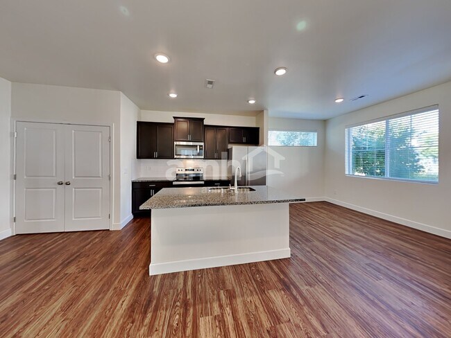 Building Photo - 33047 Lookout Ln