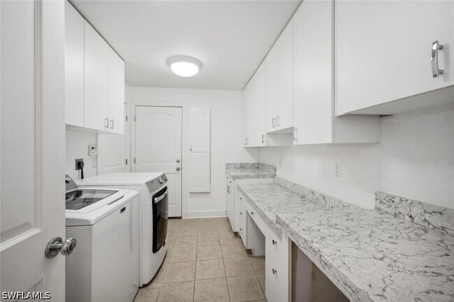 Building Photo - 2540 Half Moon Walk