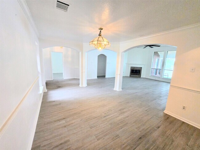 Building Photo - 4018 N Crystal Lake Cir