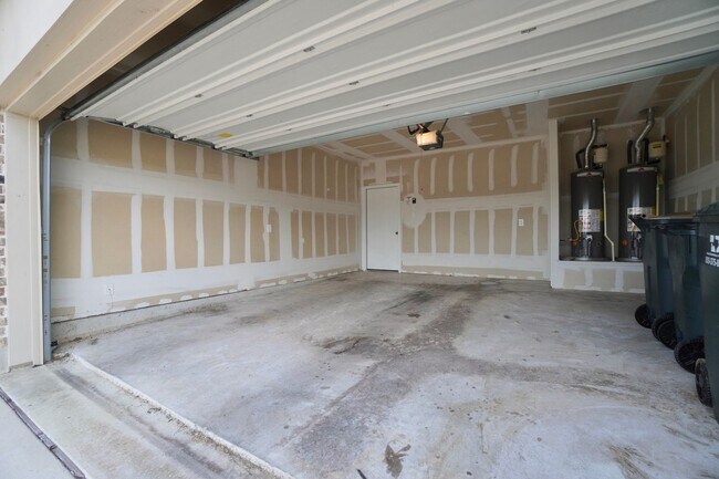 Building Photo - 115 Bethpage Dr