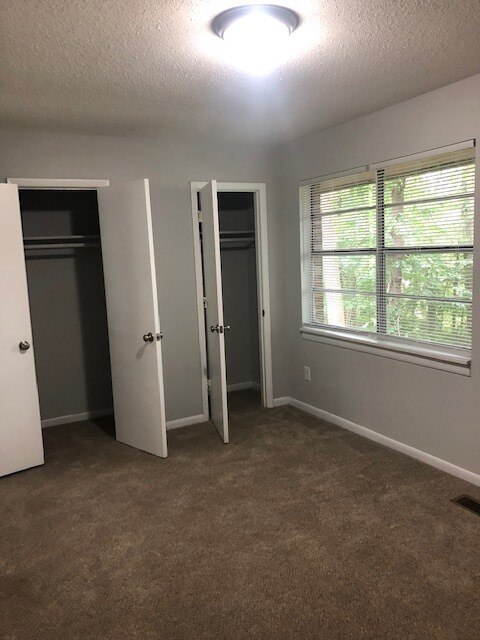 Building Photo - 1518 Crest Rd