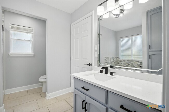 Building Photo - 4005 Midway Dr