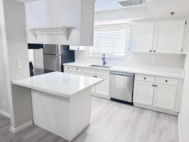 Building Photo - 3031 N Civic Center Plaza