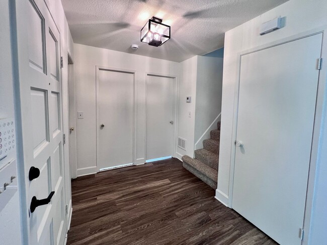 Building Photo - $2,495 Shepherd & Maple, 3 Bedroom 3 full ...