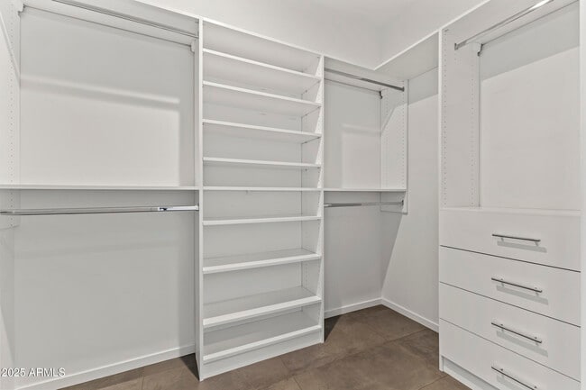 Building Photo - 7180 E Kierland Blvd