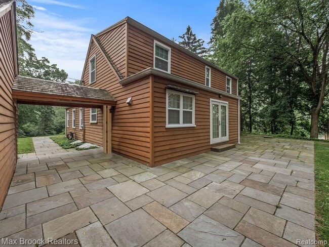 Building Photo - 27180 Wellington Rd