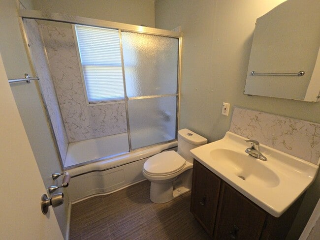 Building Photo - 2BD/1BA Pine Hill home on quiet road!