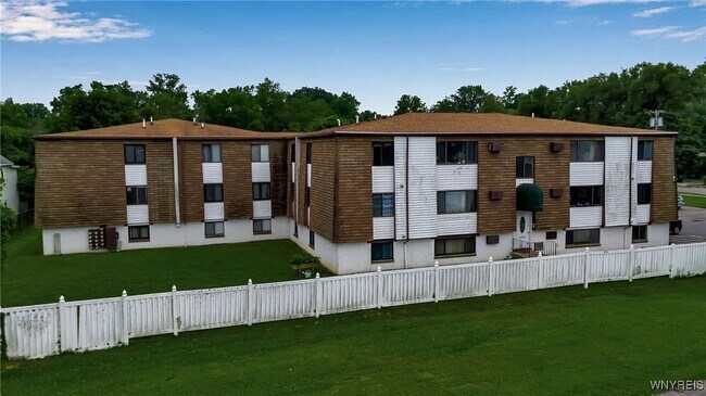 Building Photo - Charming 2BR Condo in Niagara Falls