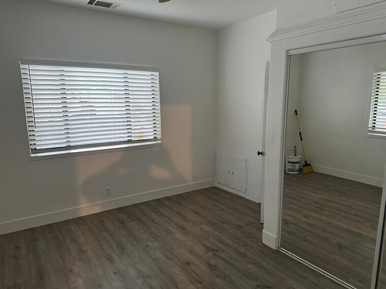 Building Photo - 1374 Olivina Ave