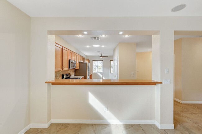 Building Photo - 2/2 BEAUTIFUL Single Story in Sun City Ant...