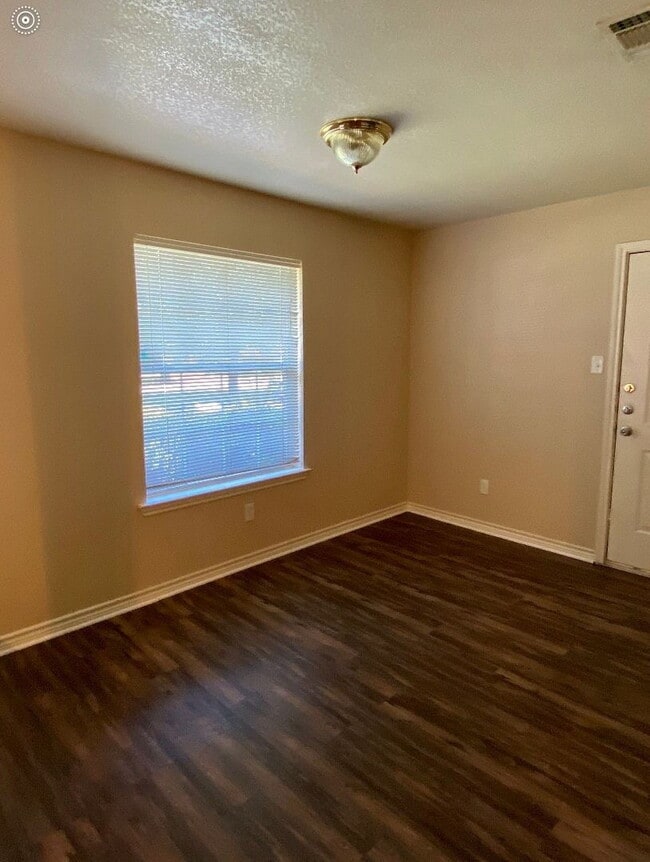 Building Photo - "Spacious 3-Bed, 2-Bath Retreat in College Station – Your Perfect Home Awaits!"