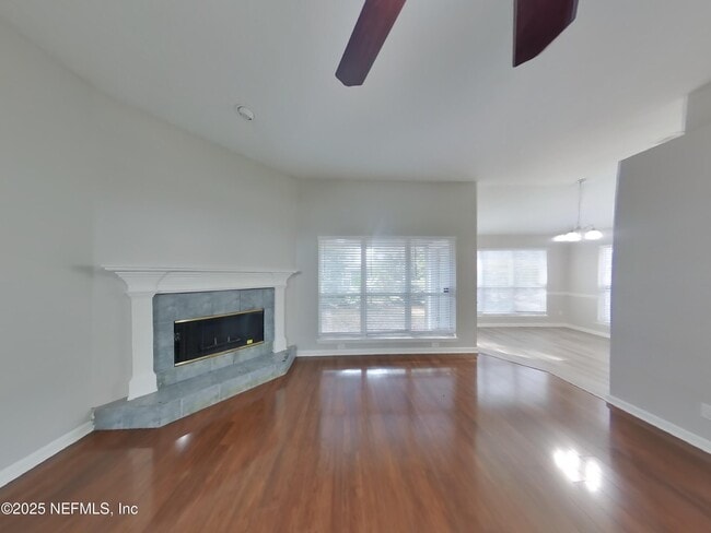 Building Photo - 838 Poydras Ln W