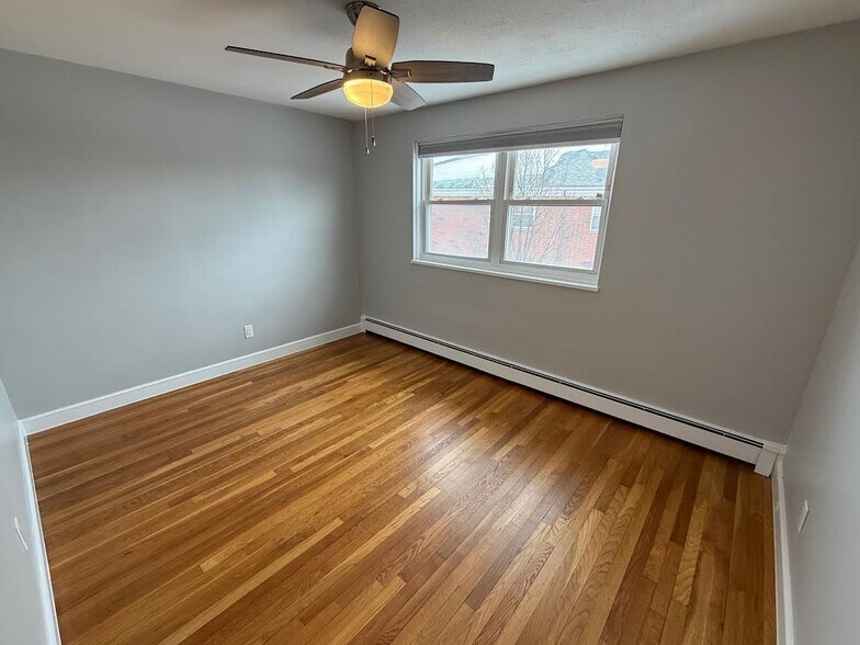 Building Photo - 21 Warren St