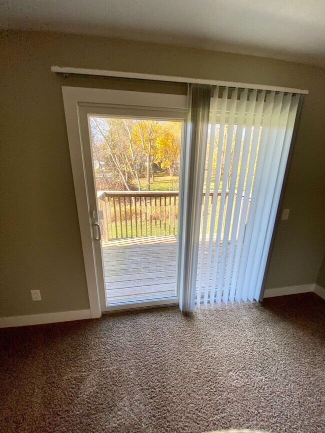 Building Photo - 834 Grand Ave NE
