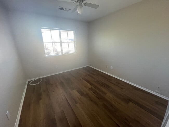 Building Photo - Adelanto- Beautiful 4 Bedrooms, 2.5 Bathro...