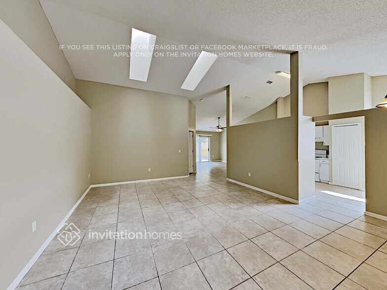 Building Photo - 733 Alto Pl