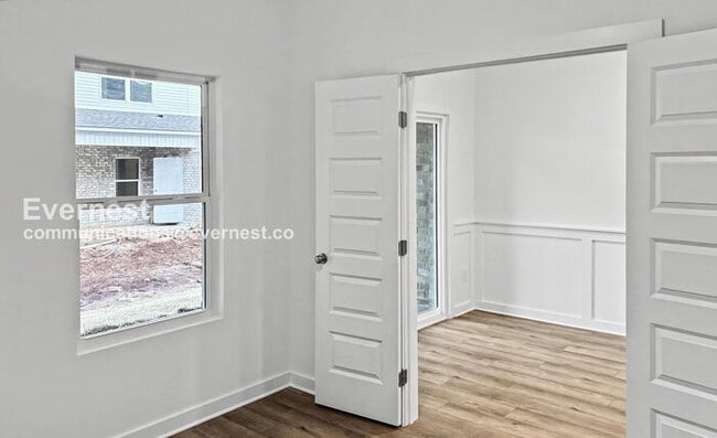 Building Photo - 3 Bed/3 Bath Townhome with Off-Street Parking / Pet-Friendly / Vouchers Accepted / Available Now!