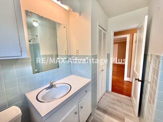 Building Photo - Very Spacious Home with 2 beds/2 baths and a bonus room, close to Charlotte Courthouse